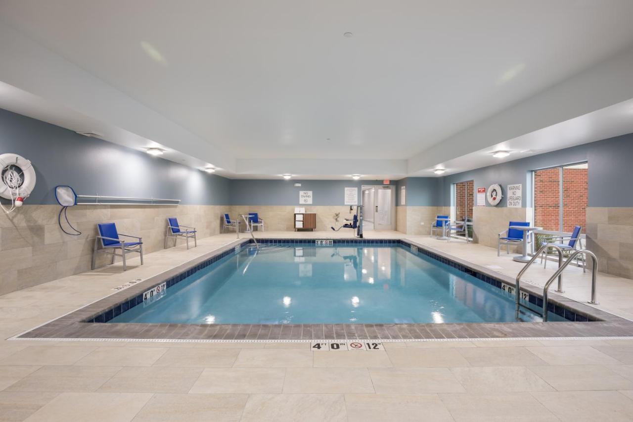 Holiday Inn Express & Suites Chicago - Hoffman Estates By Ihg Exterior foto