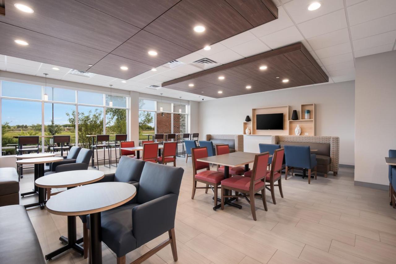 Holiday Inn Express & Suites Chicago - Hoffman Estates By Ihg Exterior foto