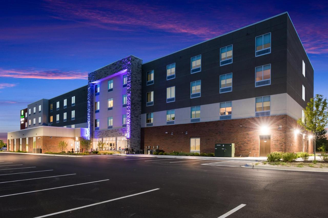 Holiday Inn Express & Suites Chicago - Hoffman Estates By Ihg Exterior foto