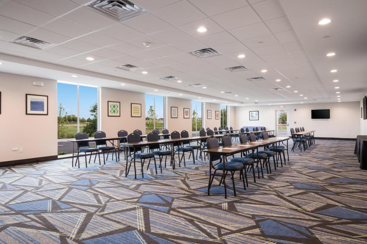 Holiday Inn Express & Suites Chicago - Hoffman Estates By Ihg Exterior foto