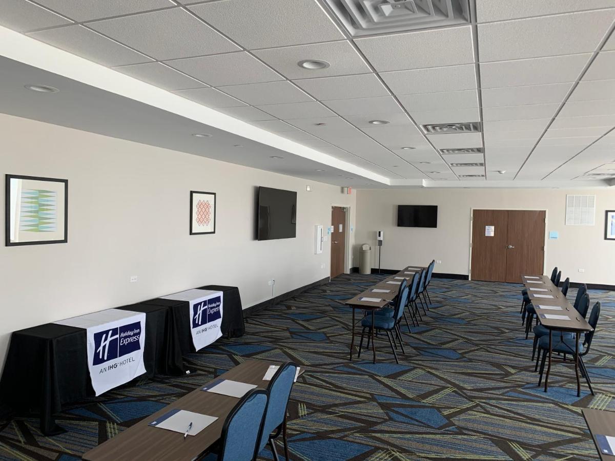 Holiday Inn Express & Suites Chicago - Hoffman Estates By Ihg Exterior foto
